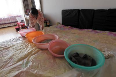 商都楼上漏水，住户失联，小区没物管，业主维权难！律师来支招……